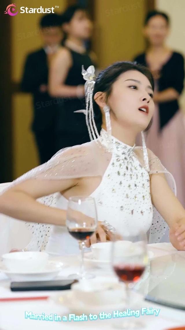 She accidentally married her best friend's uncle, but this cold empire president doted on her