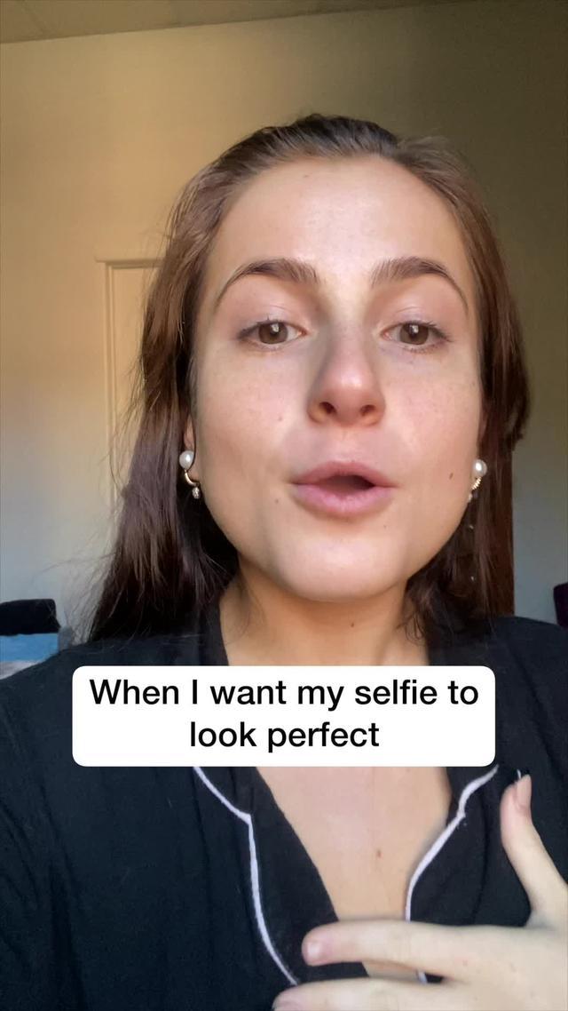 Revolutionize your look with FaceApp! Experiment with makeup or change your hair color. Try now!