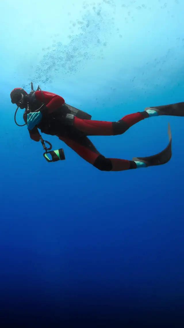 عالم من الخدمات المصرفية الاستثنائية بانتظارك مع تطبيق حيّاك من بنك أبوظبي التجاري 