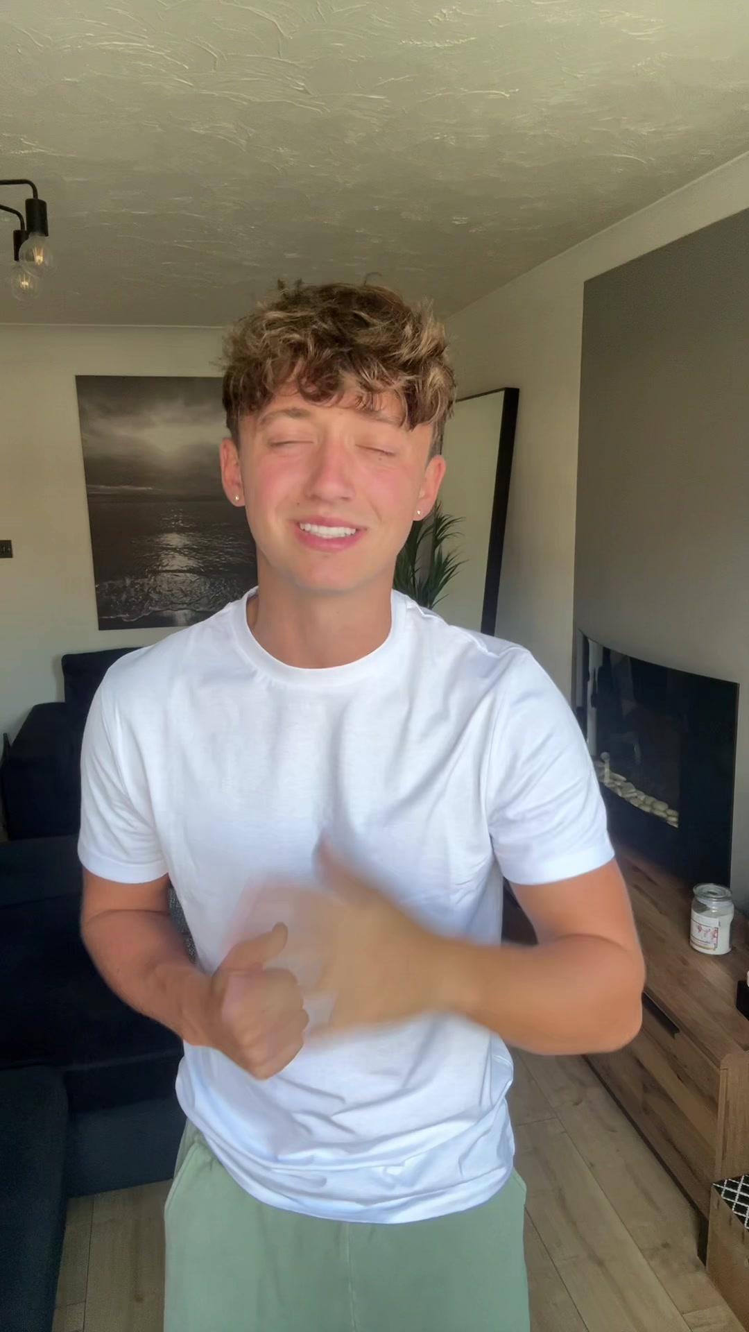 If you shop online, then why not save yourself some money 🤷‍♂️ #coupert #footasylum AD