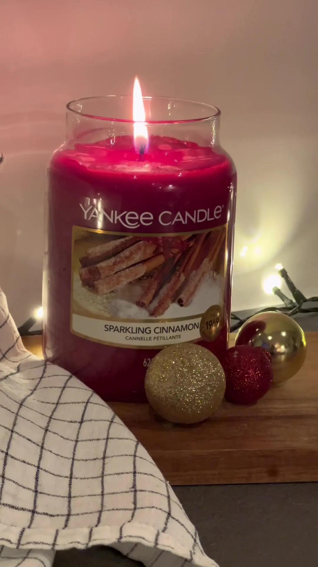 On plonge dans la magie de Noël avec les bougies parfumées Yankee Candle 🎄Warm Cashmere, Red Apple Wreath, Sparkling Cinnamon ou encore Tree Farm Festival… Laquelle avez-vous envie de tester ?  #beauteprivee #yankeecandle #yankee #bougie #bougies #bougieparfumee 