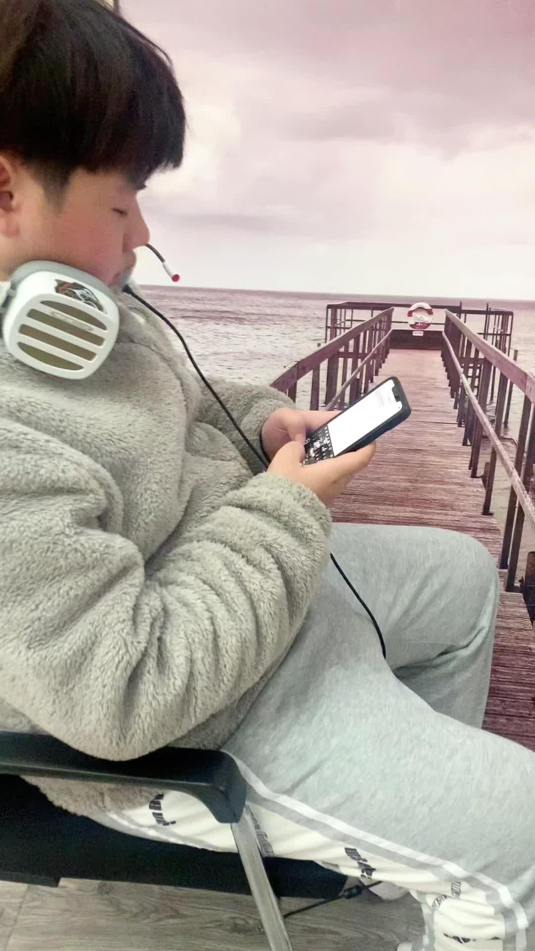 Set exclusive  keyboard& themes for your Phone!