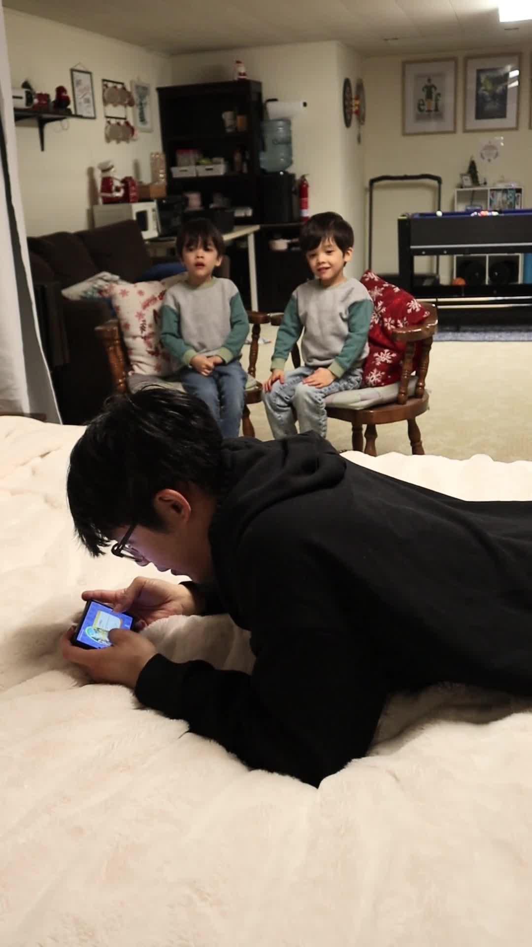 Welcome to Eggy Party, the ultimate party game! Download now to get the party started