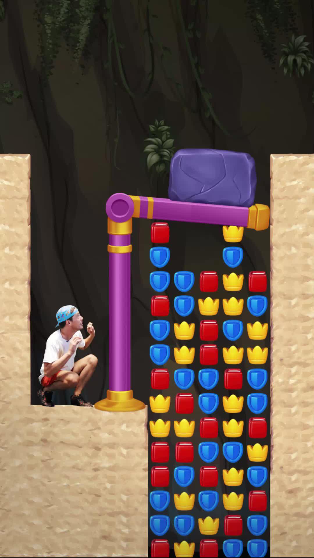 Match the items and save the king!