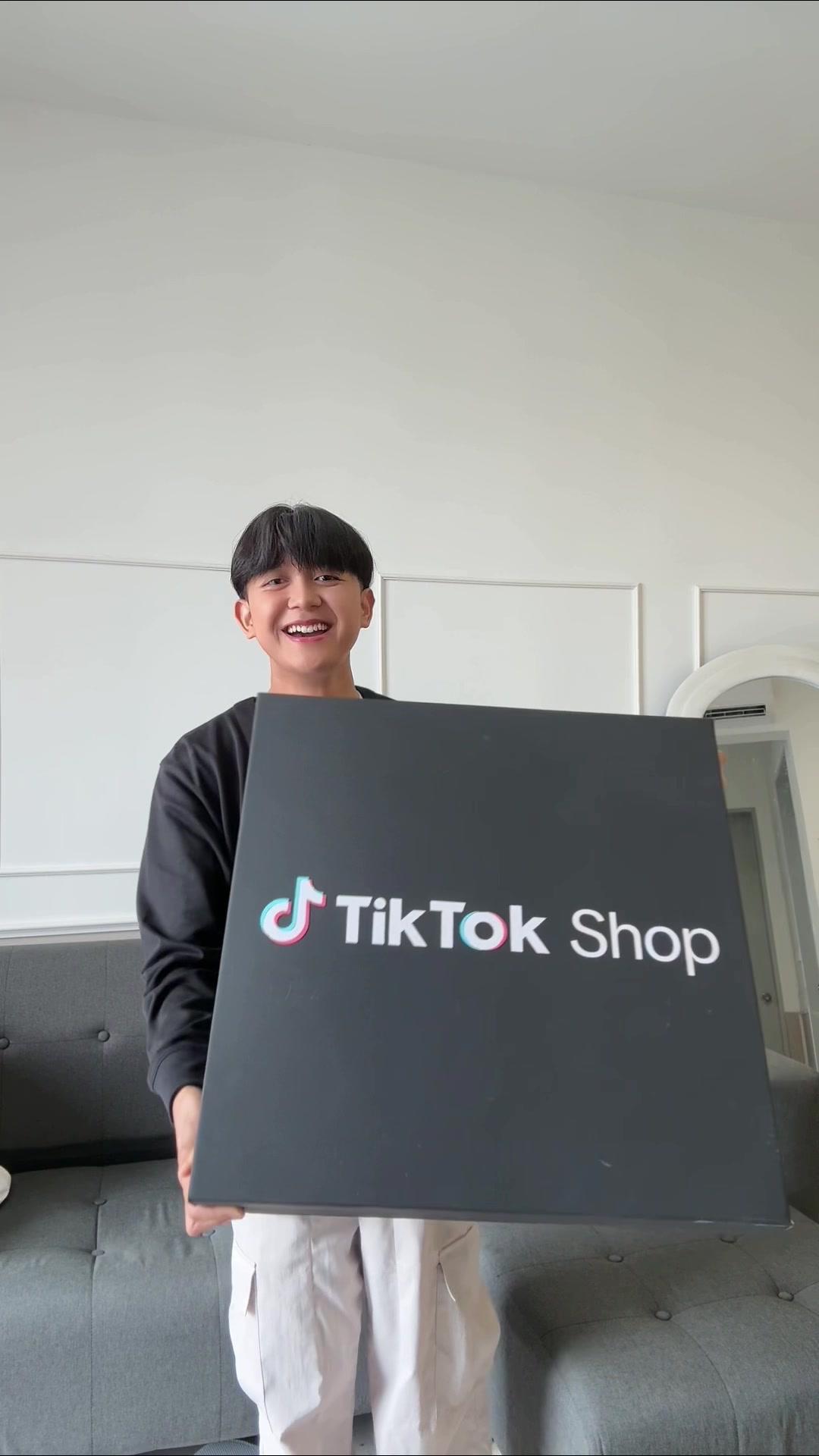Finally TikTok Shop 9.9 Grand Deals @tiktokshop_my 🇲🇾 is here! Pada 5-9 September 2024. Jangan lupa Cari ""99GrandSales"" untuk cari maklumat lanjut! ada Up to 50% Hot Prices, Enjoy FREE SHIPPING AND Join Hashtag Challenge #TikTokShop99GrandDeals & Win Phone!