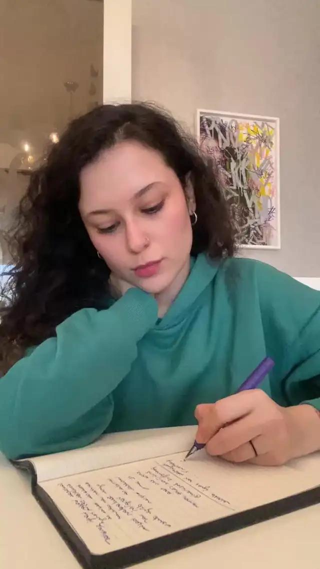 Kendiniz için bir adım atın ve yetkin klinik psikologlardan online terapi almaya başlayın.