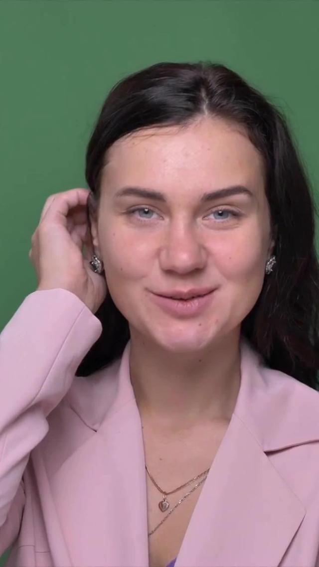 Revolutionize your look with FaceApp! Experiment with makeup or change your hair color. Try now!