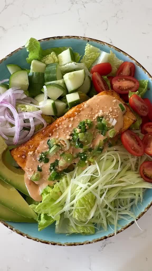 I'm trying to incorporate more healthy recipes into our meals and I'm using the Appediet app to help track the nutritional values of each dish by taking a photo or scanning a barcode. It's really helpful because it calculates calories, tracks meals, water intake and your health habits.#salad #salmon #recipes #appediet #caloriecounter