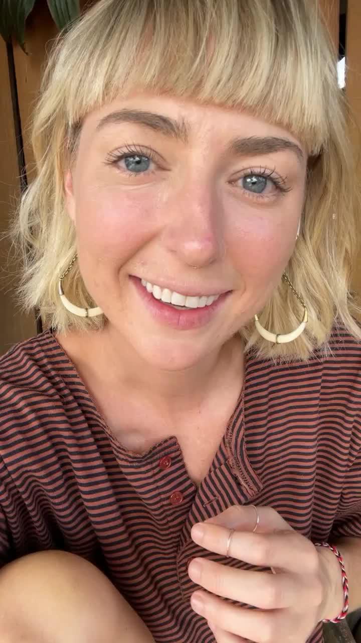 Stroboscopic light therapy is the bee’s knees! 🐝 Comment “LUMENATE” to try it for yourself 👀 This method has been a go-to for me recently because of how quickly it drops me into a meditative state, reduces my mind’s chatter, and is science-backed to have lots of cool benefits. Growing research at Imperial College London and Freie Universität Berlin have shown Stroboscopic Light Stimulation to offer users improvements in focus, memory, and sleep. This method has even been shown to have some of the same therapeutic benefits of taking psychedelics such as a reduction of your default mode network (or ego) and even gives you cool visuals while using it! It’s been so helpful for me and my clients that I wanted to share it all with you 🫶🏼  If you want to try it out, comment the word “LUMENATE” below and I’ll send you over the link! #lumenate #lumenategrowth #alternativetherapies #holistichealth #meditationpractice  @Lumenate