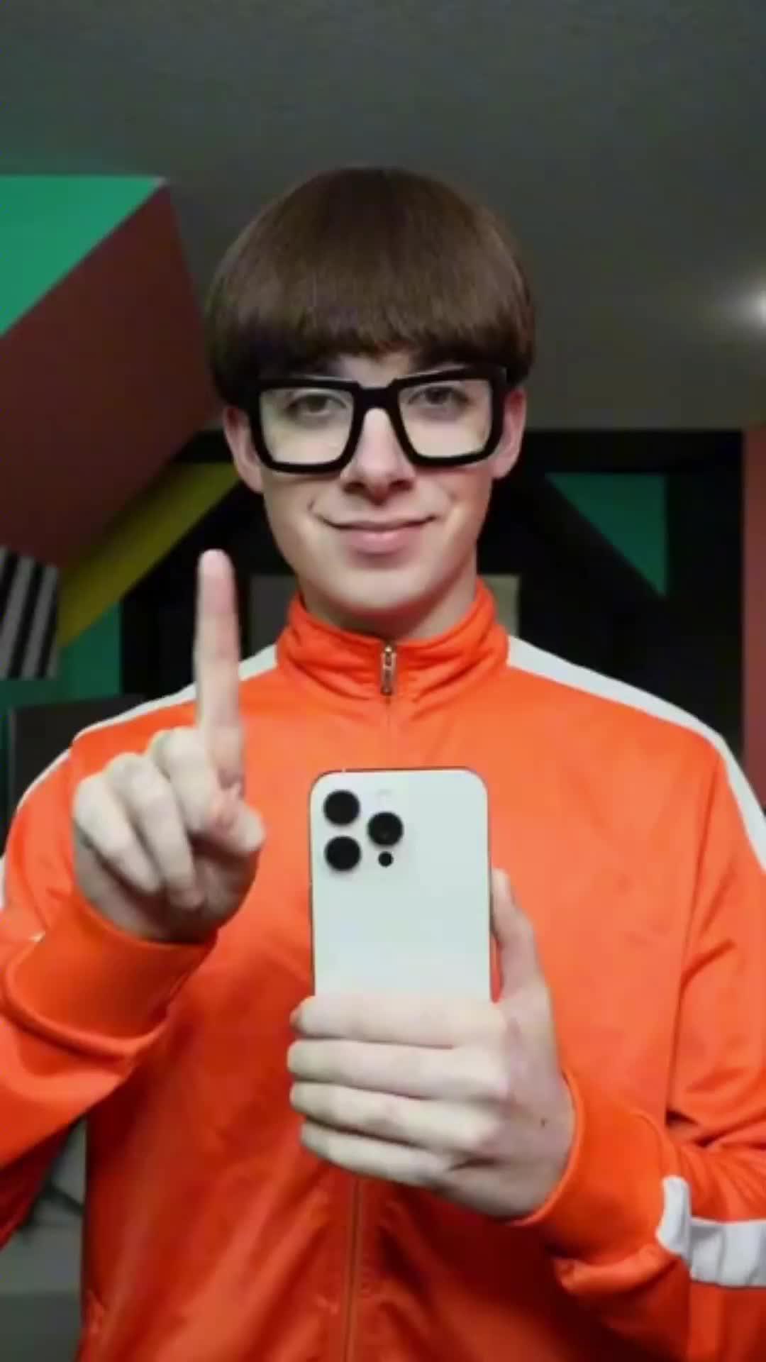 Video projector app with cool effects!