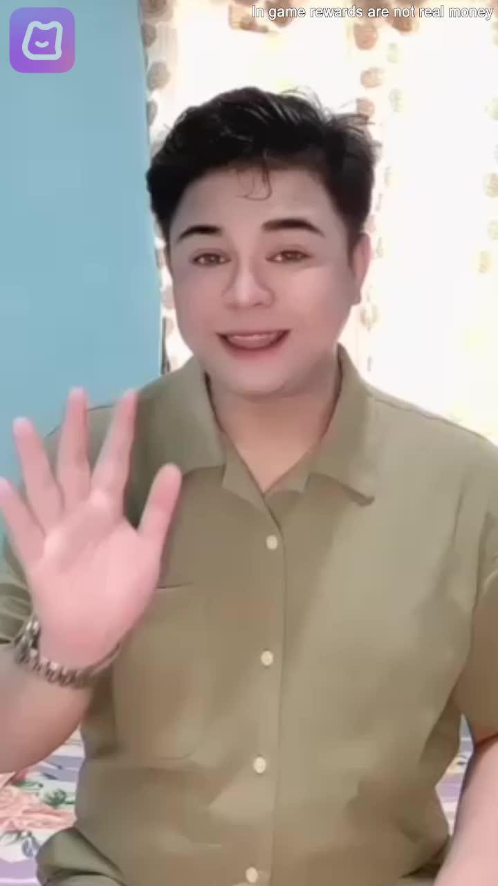 لعب الألعاب والاختلاط معًا.