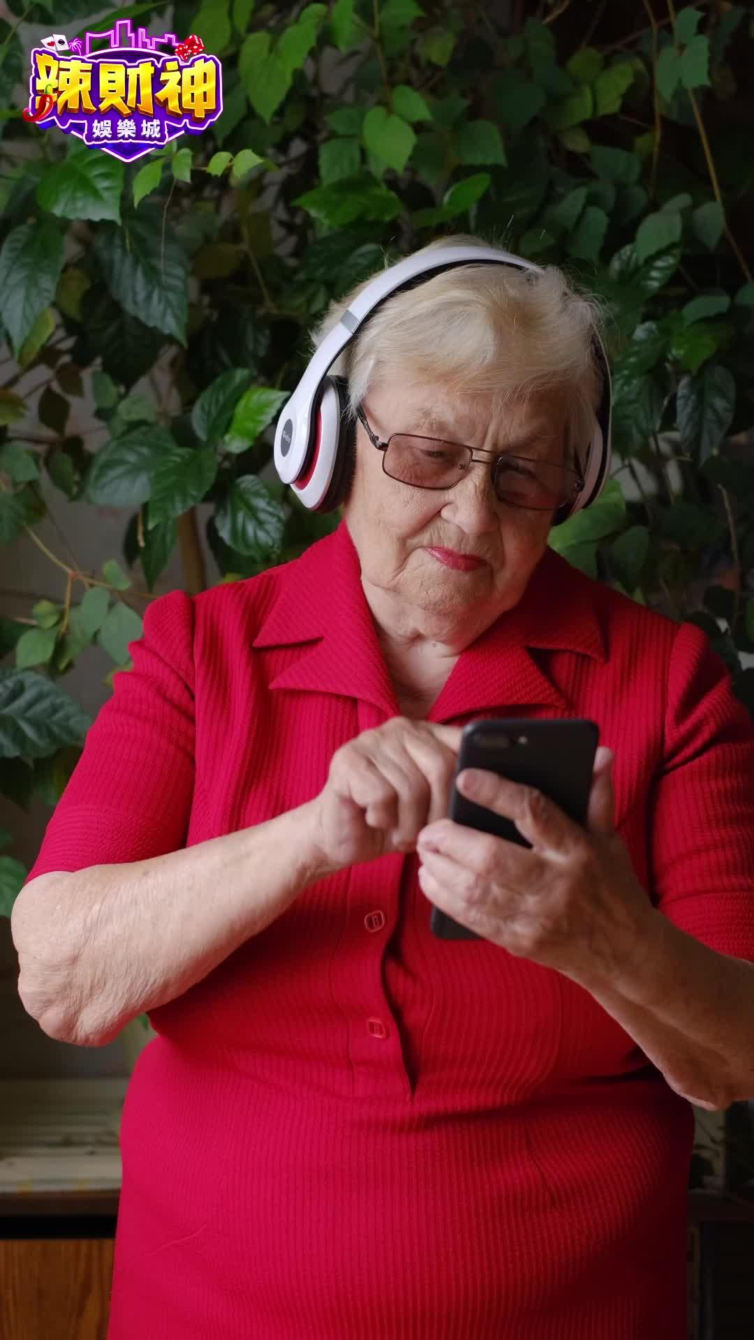 阿嬤也瘋狂 下載領20萬遊戲幣