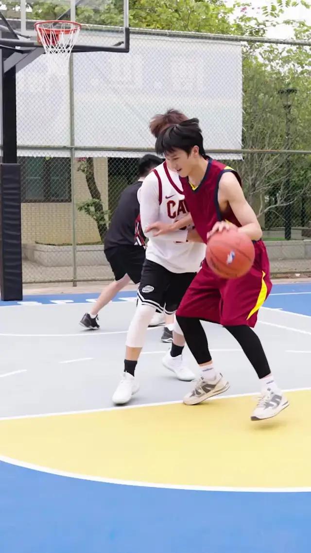 4月10日全明星街球熱潮，火熱來襲！超燃對決，星光閃耀，你的每一次跳投和灌籃都將鑄成傳奇！