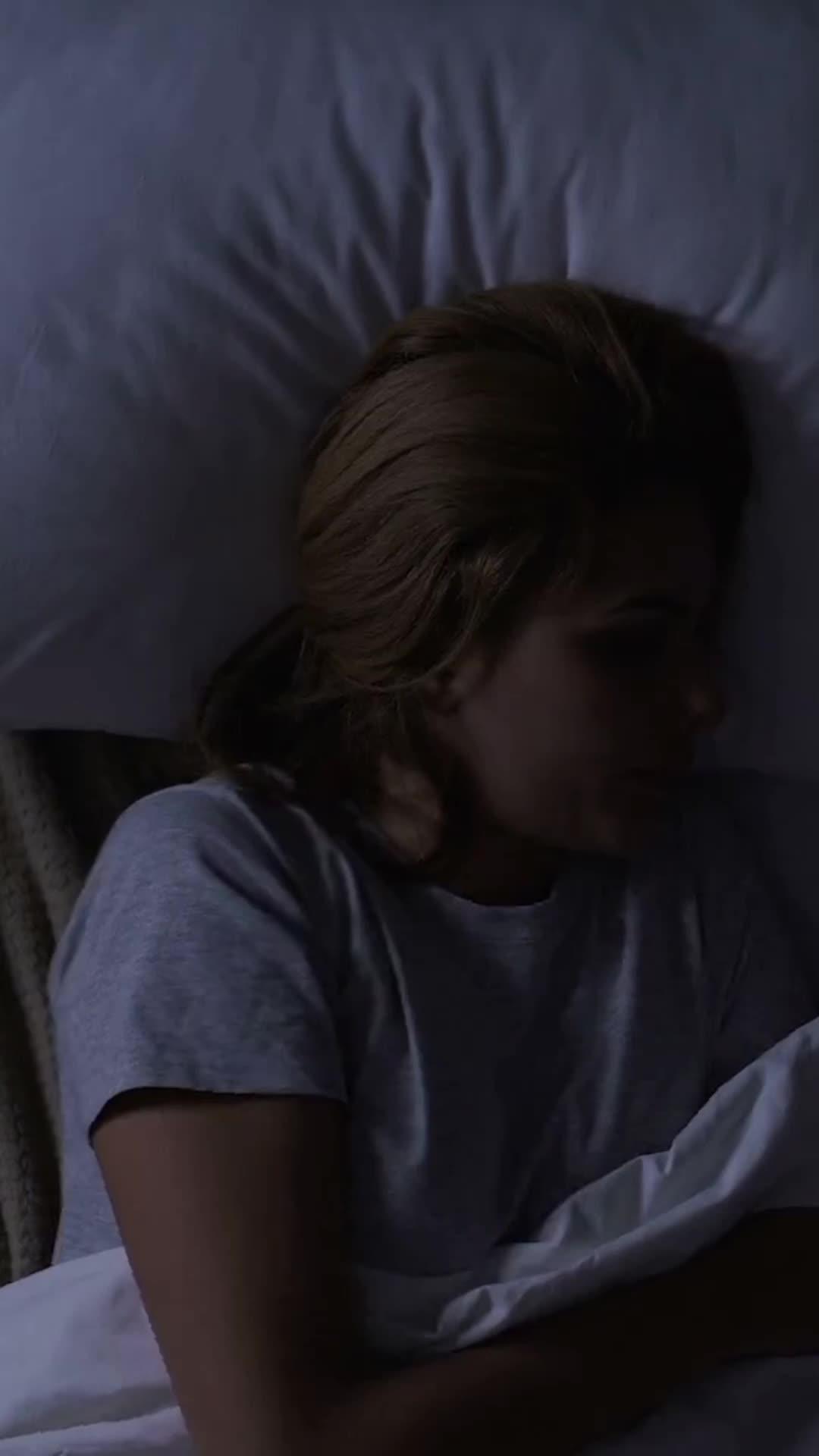 𝓬𝓪𝓵𝓶 - 𝒶𝒹𝒿𝑒𝒸𝓉𝒾𝓋𝑒: Not feeling nervousness, anxiety, or other strong emotions.