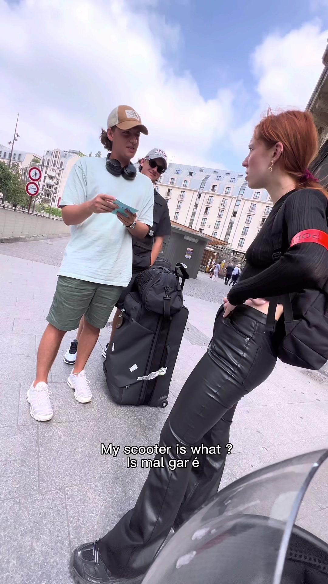 je devrais ptet songer à un changement de carrière @Cityscoot.fr  #prank #police #humour #cameracachee #drole 