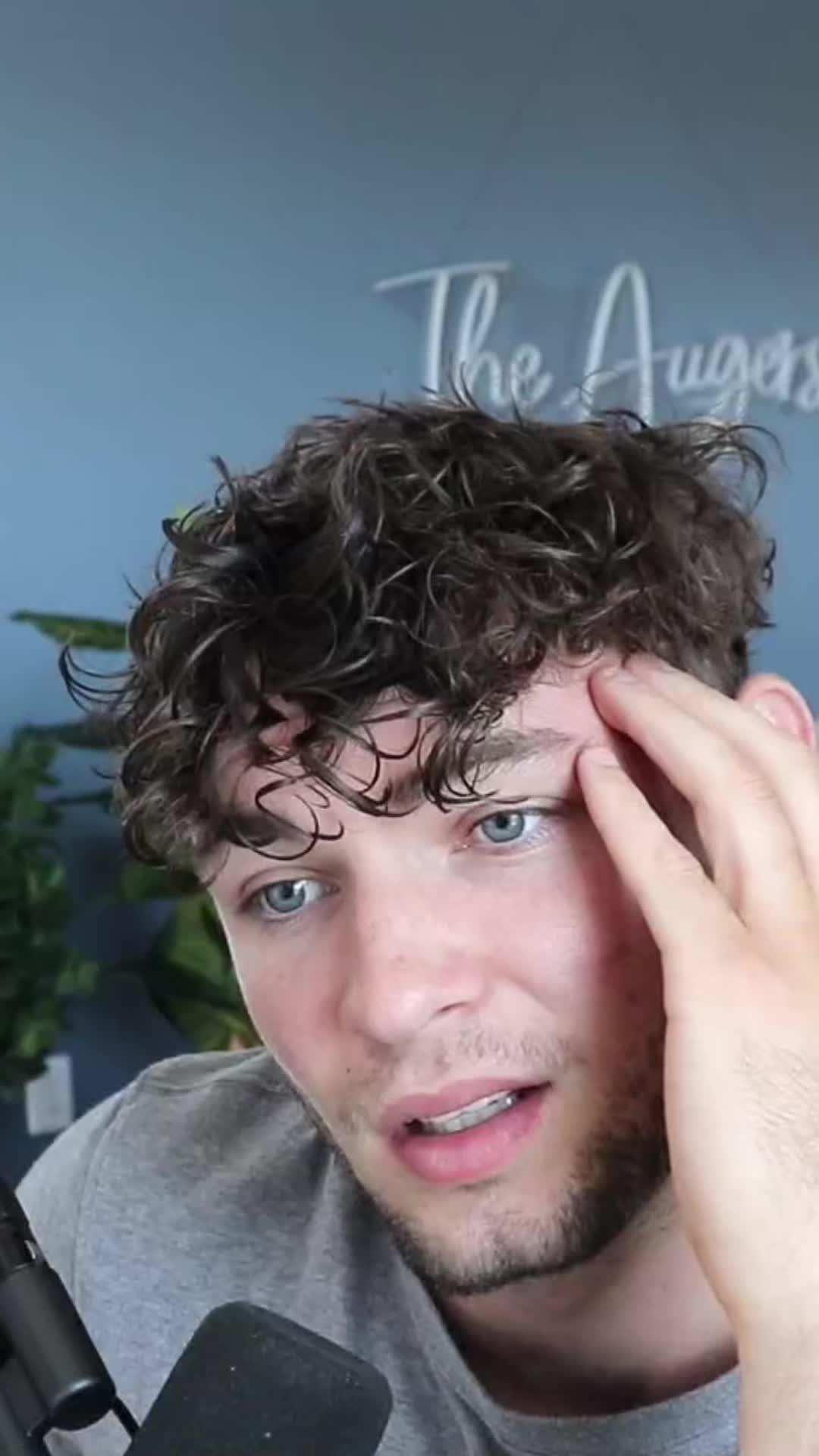 Lose weight in 2 weeks. Use Eato to track what you eat, hit your weight goals and stay motivated.