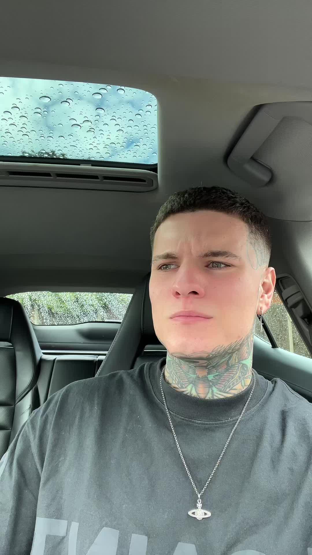 #AD Thanks to @Cuvva I can now go get the kids without risking my car and safety! Honestly it is so quick and easy to take out insurance on their app, try it yourself using code: CONNOR10 🤝🏼 #CuvvaInsurance