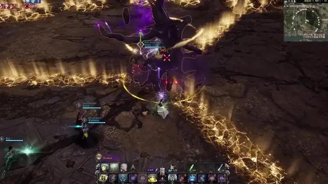 四大種族，八大職業，三十二種專職路線！遊戲性拉滿，打擊感爆棚！