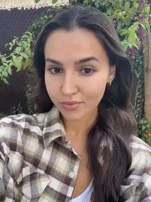 Feel the thrill of meeting new people via video chats. Start live video chats now.