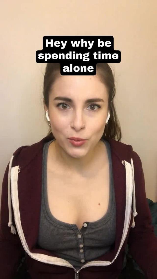 Find new friends by video chats with random strangers.