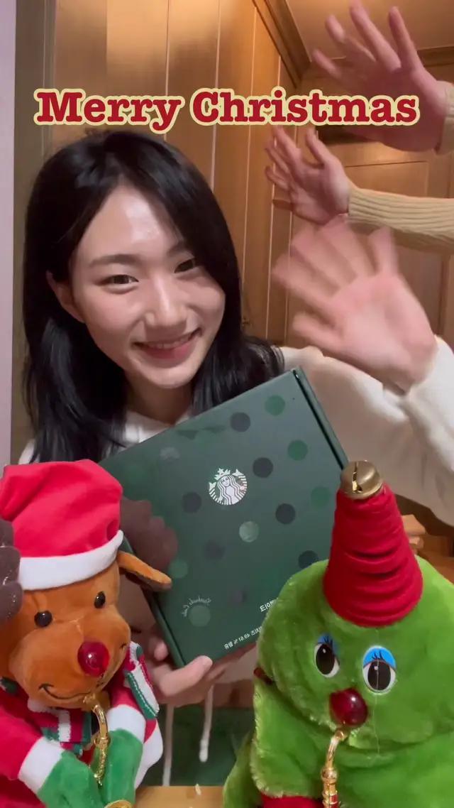 2023년에도 항상 우리 곁에 있어 준 스타벅스와 가족들!! 추운 크리스마스에는 가족들과 스타벅스 케이크면 파티 준비 끝이랍니다😚 모두 행복한 크리스마스 되세요🍰🎅🌲#STARBUCKSCAKEPARTY #스타벅스 #스타벅스온라인스토어 #케이크주문 #바스크치즈케이크 