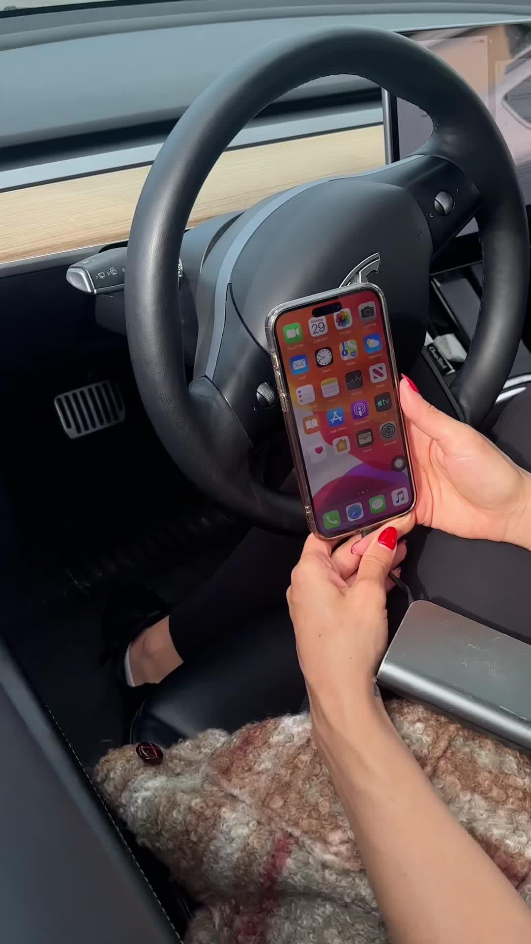 Set exclusive icons & themes for your iPhone!