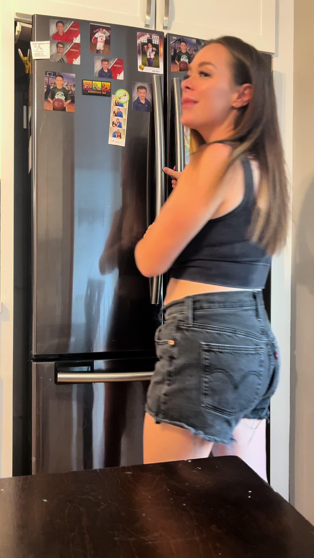 Lose weight in 2 weeks. Use Eato to track what you eat, hit your weight goals and stay motivated.