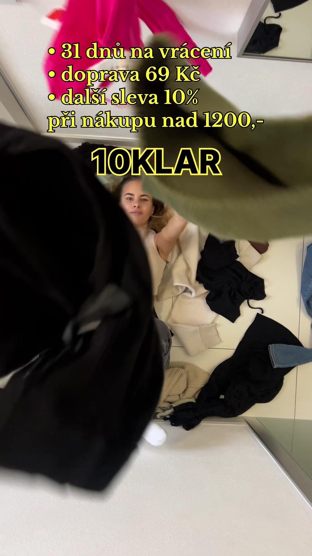 Vánoční nákupy levně s @aboutyou_outlet. 🎄🤩 Až 75% slevy na vybrané kousky.⭐️️ Ušetři a můžeš se pak taky válet v oblečení. 😂  #aboutyououtlet #ad