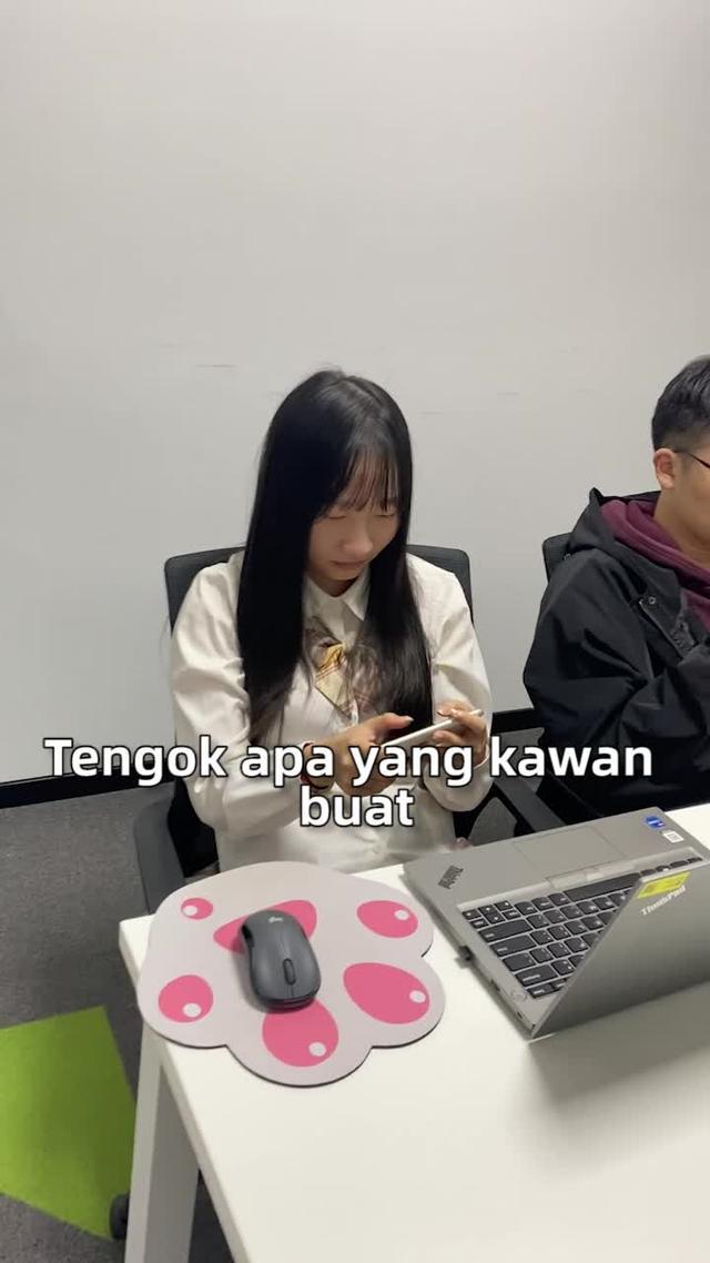 Muat turun weplay dan bermain permainan dengan orang muda