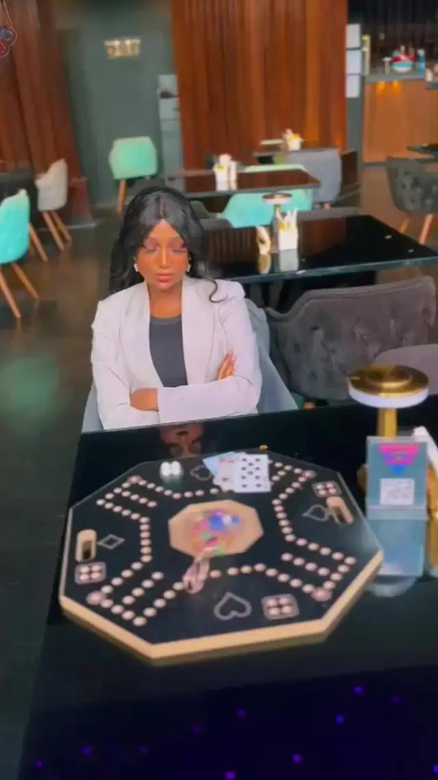 هل يوجد أحد للعب معا؟