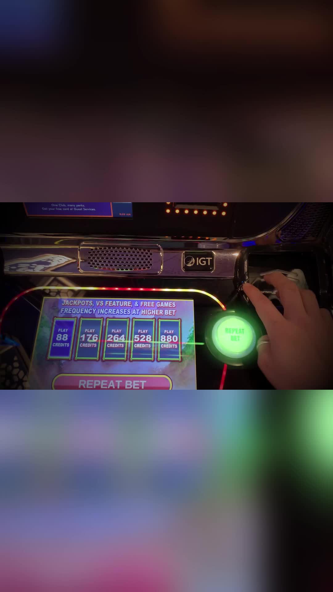 Win HUGE Jackpots with Show Me Vegas Slots! Play for FUN - Real money is not required to play!