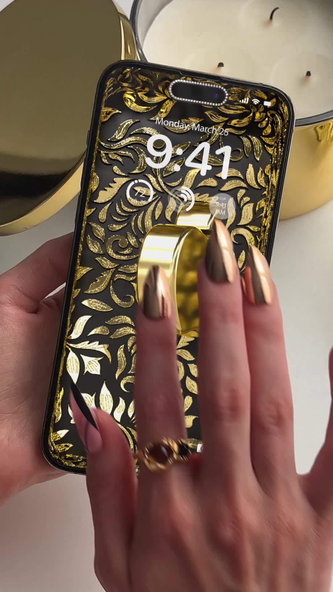 Set exclusive widgets & themes for your iPhone!