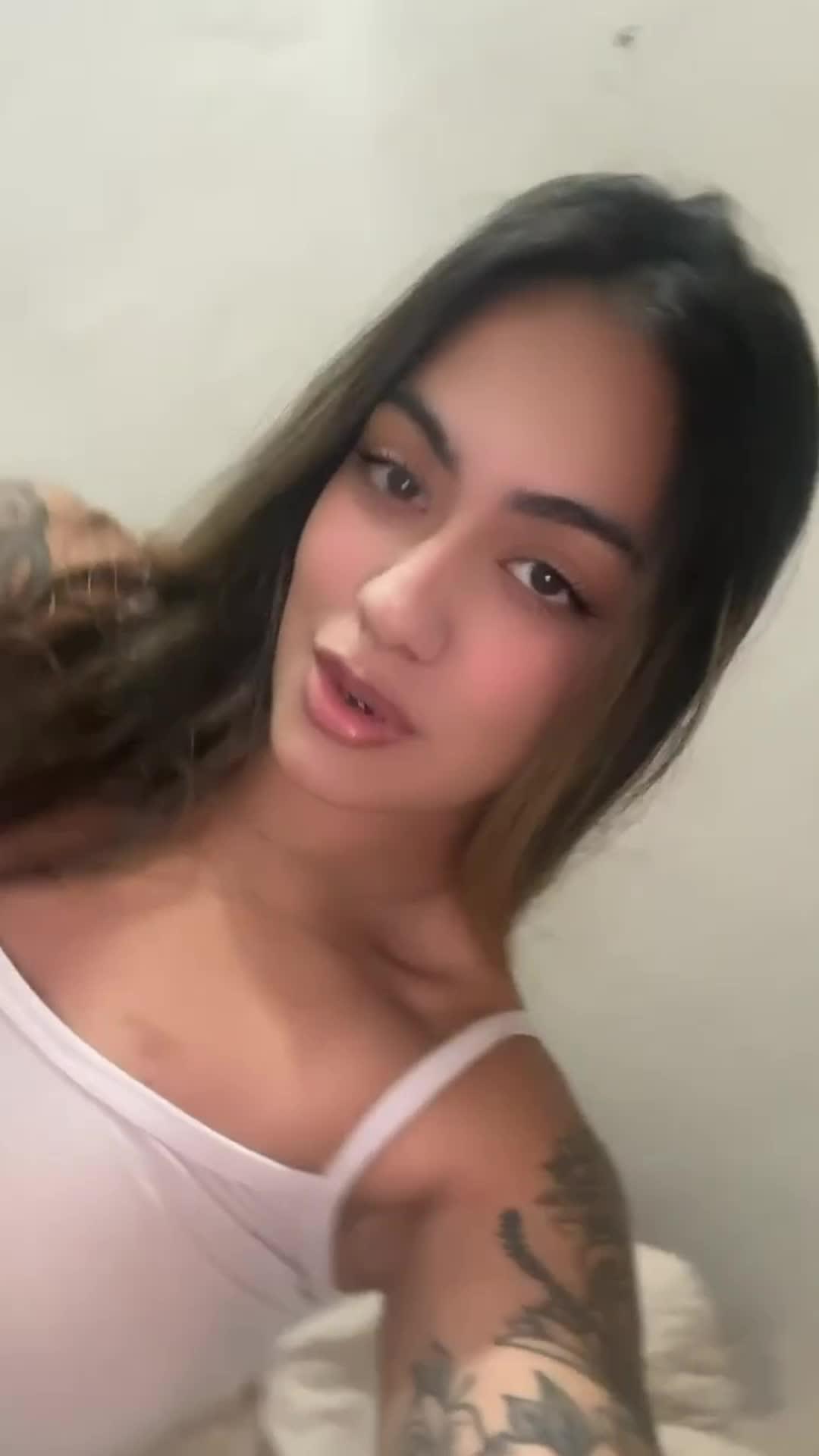 Watch endless live videos! Find new friends!