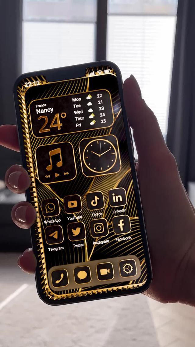 Set exclusive widgets & themes for your iPhone!