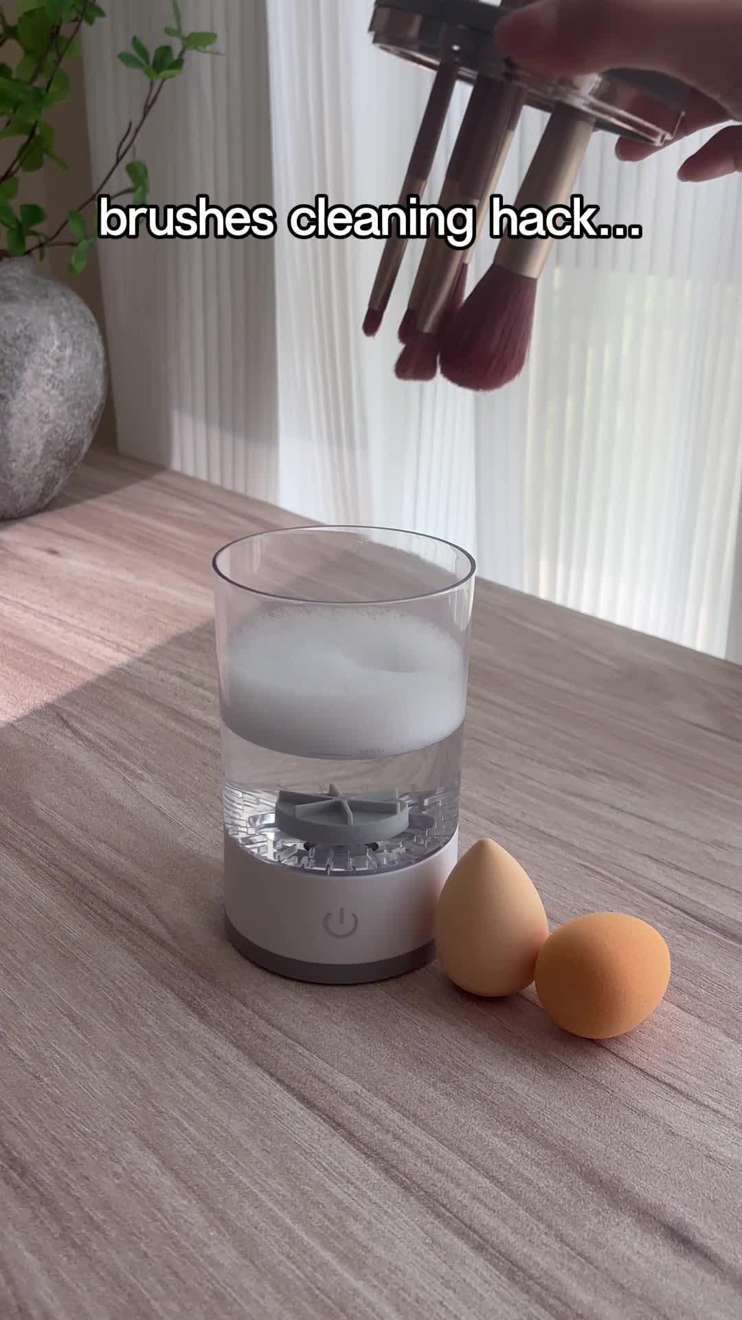 Clean all your makeup brushes at once 💁‍♀️ #makeup #beautytok #makeuphacks