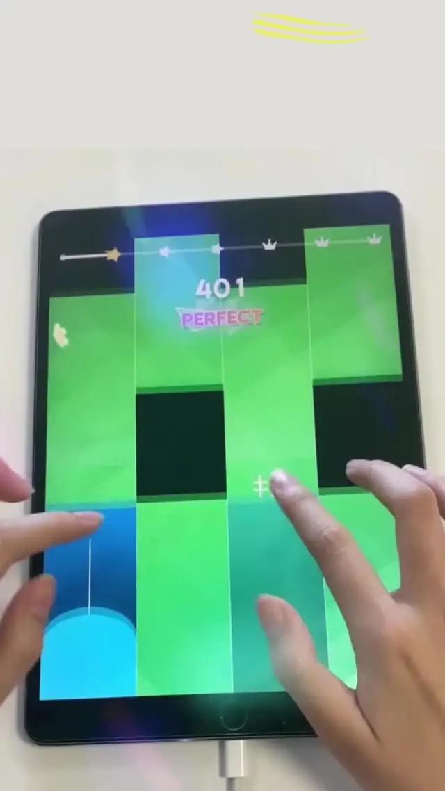 100,000以上の最もホットな曲で