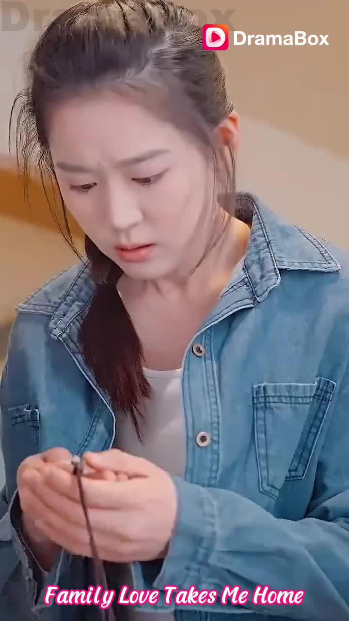 "Family Love Takes Me Home" Watch The Full Video on DramaBox.