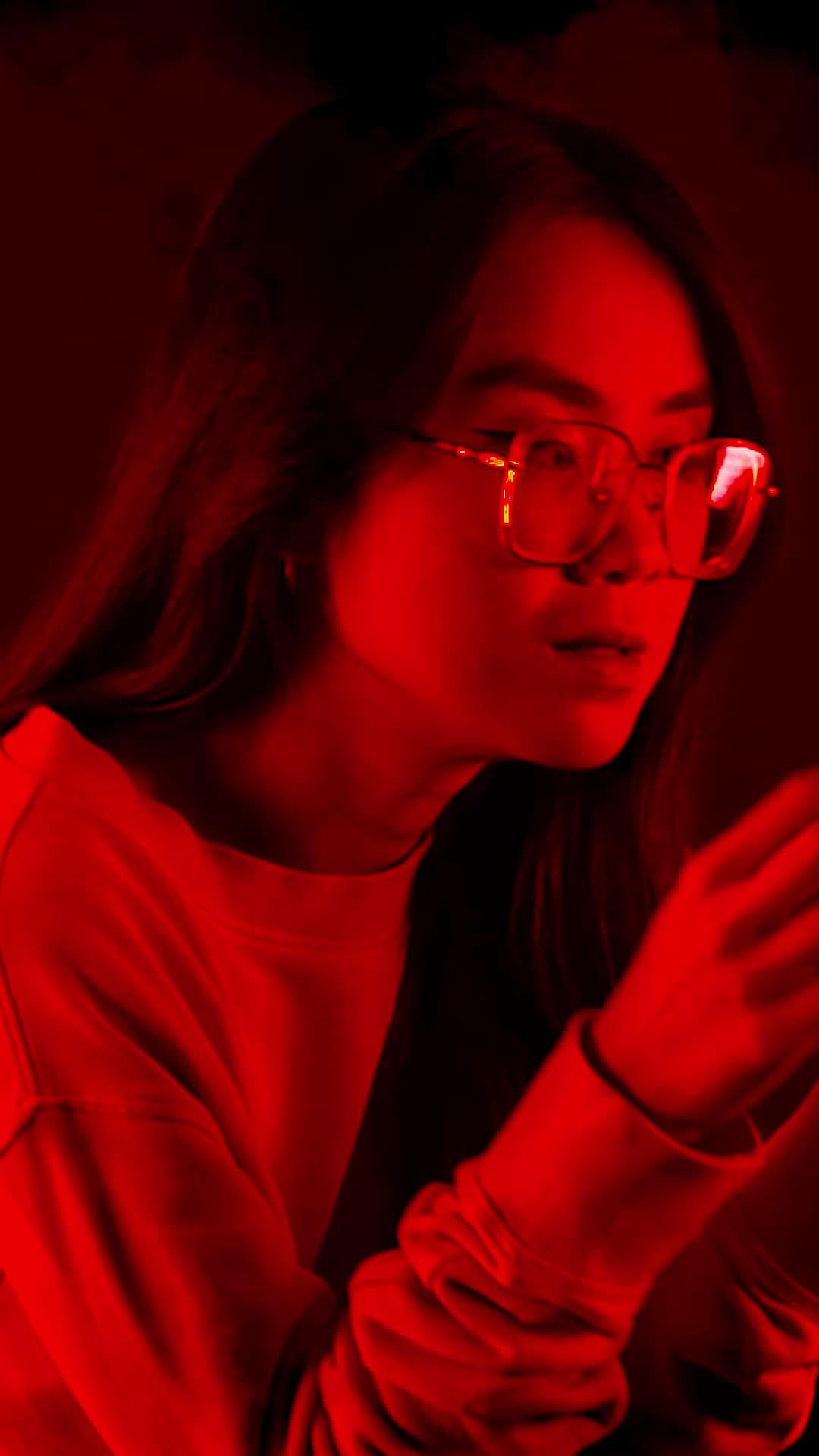 Đọc sách đã hồi hộp rồi. Giờ nghe còn gây cấn lôi cuốn hơn nữa. Nghe trọn bộ trên "Sách nói Fonos"