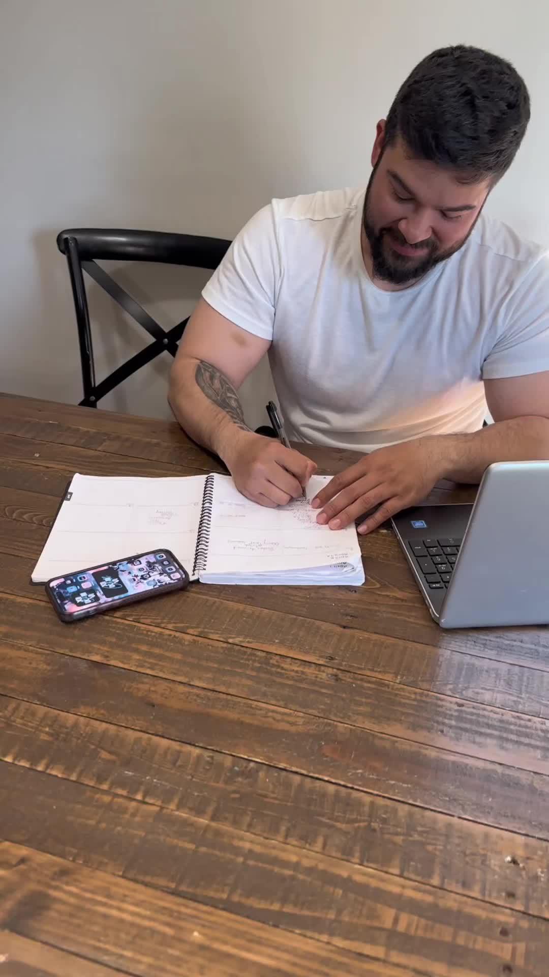 Set exclusive widgets & themes for your Phone