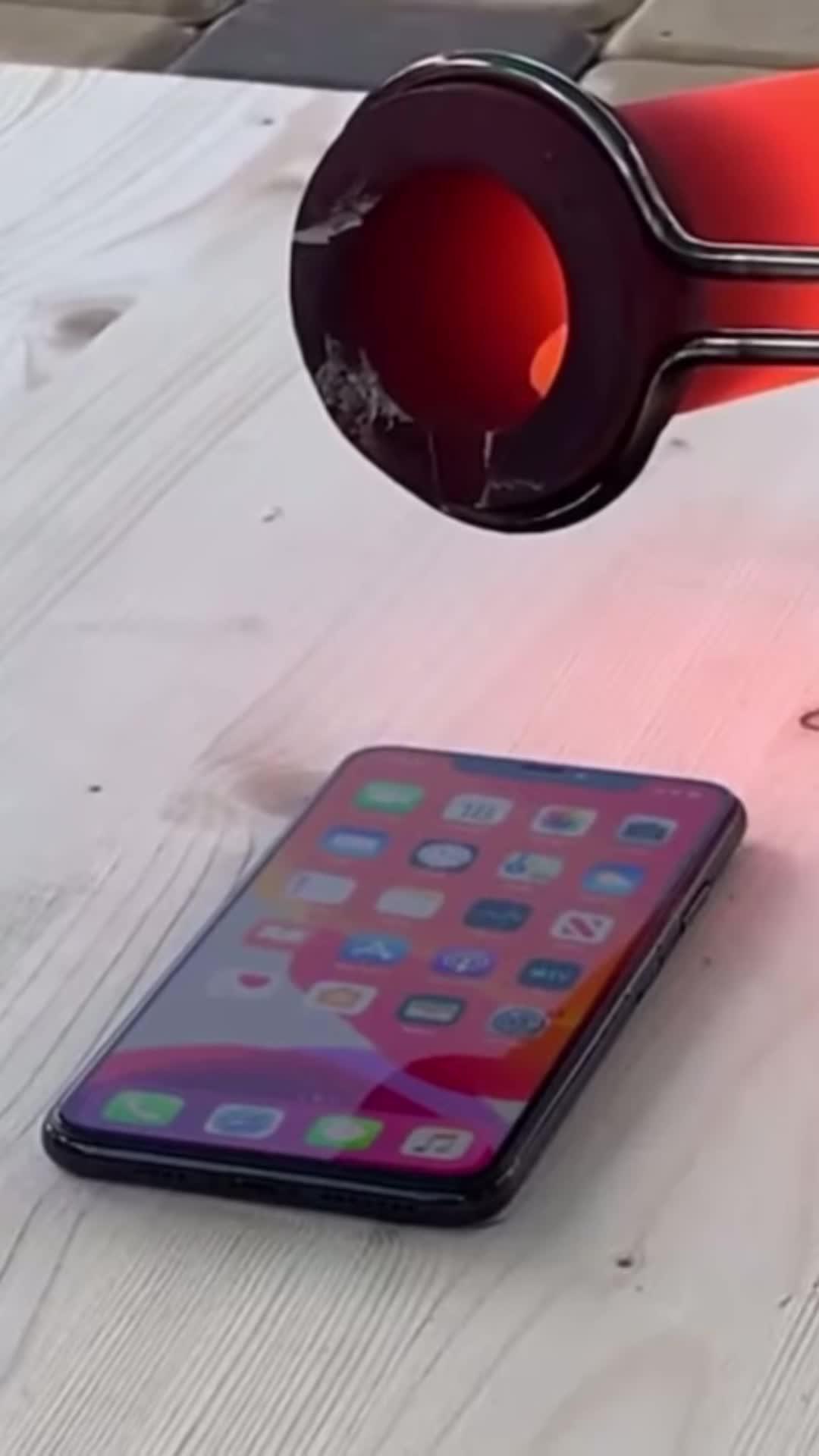 Free up iPhone storage in seconds with Ai Cleaner!