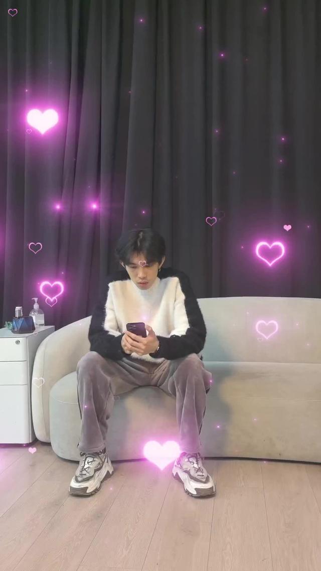 雙人同行，有你一起的冒險不孤單！現在點擊下載遊戲，一鍵免費領取十連抽、時裝、萌寵、掛飾