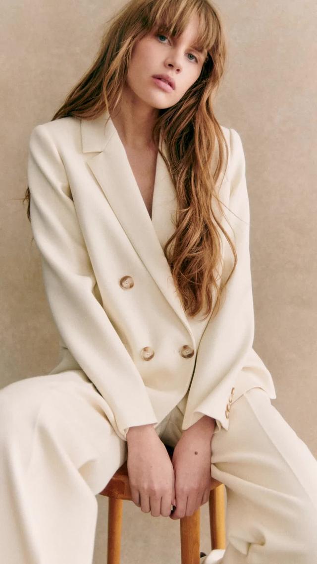 Discover the Collections all year round on Sezane.com and the App!