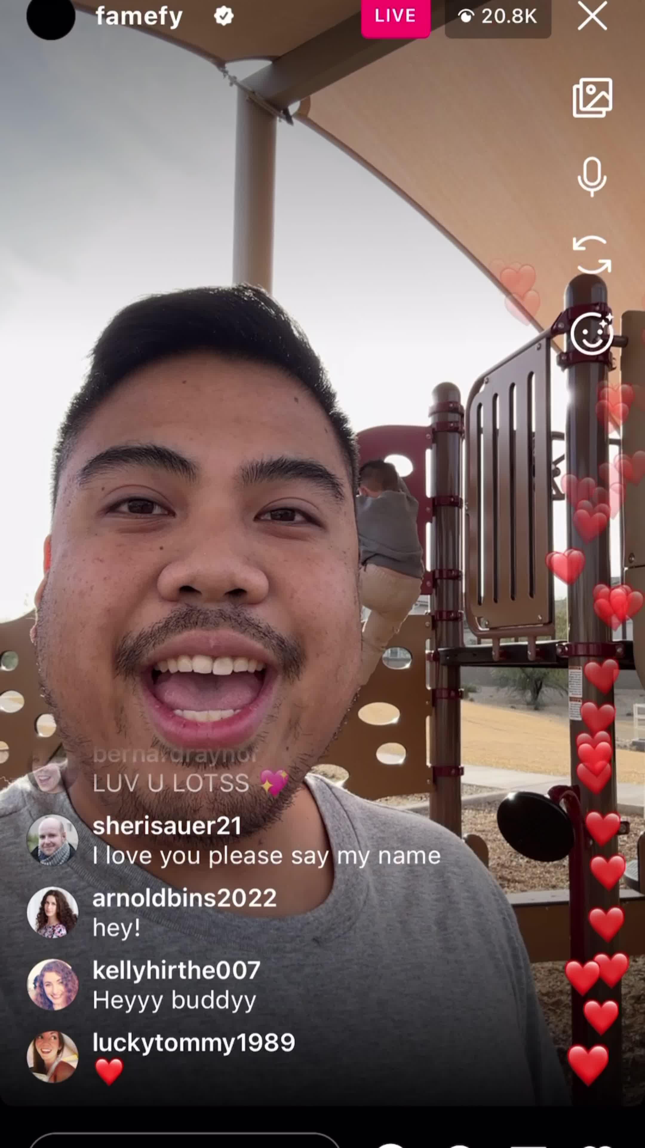 Get famous with Famefy now!