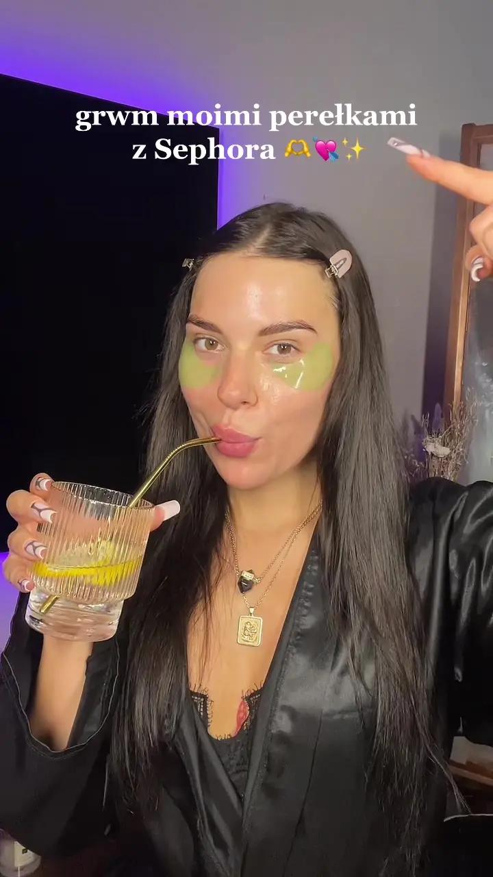 Moje totalne kosmetyczne perełki, bez których nie wyobrażam sobie mojego makijażu! 🫶✨Wszystkie produkty znajdziecie w perfumeriach Sephora. Są tu jacyś wasi ulubieńcy? 👀 Mam dla Was niespodziankę! Od 01.08 będzie aktywny mój kod MARTA16 Dający rabat aż 16% na zakupy w aplikacji Sephora za min. 99zł.  Kod będzie ważny w dniach 01.08.2023 – 30.09.2023.  #sephora #sephoramusthaves #grwm #grwmroutine #wspolpracaplatna  *Kod jednorazowego użytku. Oferta ważna w aplikacji Sephora od 01.08.2023 do 30.09.2023. Uprawnia do otrzymania rabatu -16% na zakupy powyżej 99zł. Oferta obowiązuje z kodem: MARTA16. Oferta nie obejmuje kosztów przesyłki, nie łączy się z przecenami, kodami rabatowymi, nie obejmuje zakupu kalendarzy adwentowych, kart upominkowych oraz produktów marek znajdujących się pod linkiem: https://www.bit.ly/wykluczone. Promocja obowiązuje w opcji Click&Collect.