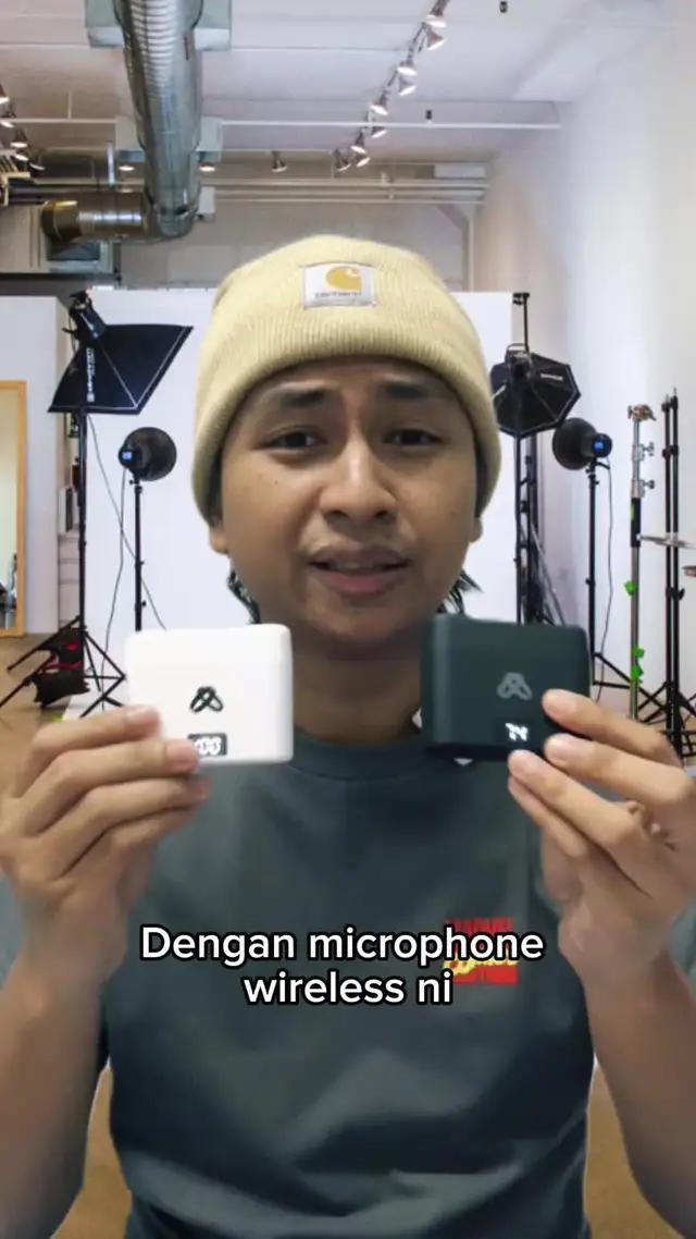 Ni wireless microphone yang aku paling setia sekarang Gais! Dah ramai artis aku interview guna mic ini. RUGI TAK GRAB SALE KALINI #TikTokShop99GrandDeals dekat @tiktokshop_my 🇲🇾 * from 5-9 September 2024! Enjoy voucher banyak banyak dan harga mur mur. Search "99GrandSales” in TikTok Shop Tab to enjoy 50% Off Hot Prices, Enjoy UNLIMITED FREE SHIPPING AND Join Hashtag challenge & Menang RM90,000.