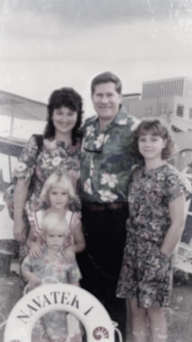 Give a new meaning to your photos with Upfoto!