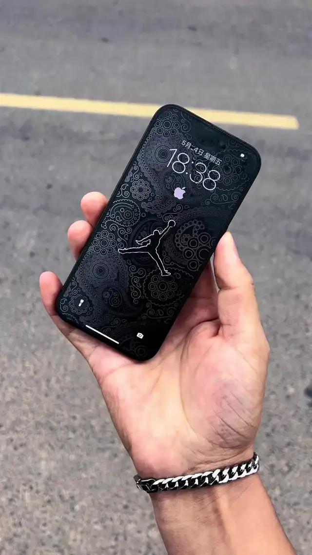 Change the wallpaper, change the mood