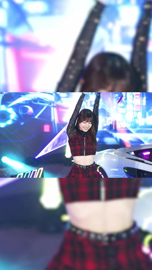 立即加入賽車俱樂部，語音組隊放大招贏得奢華超跑！