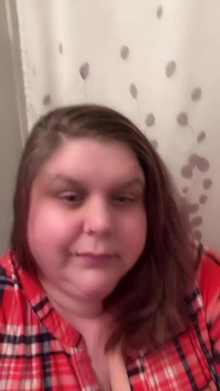 Meet your curvy bae right now!