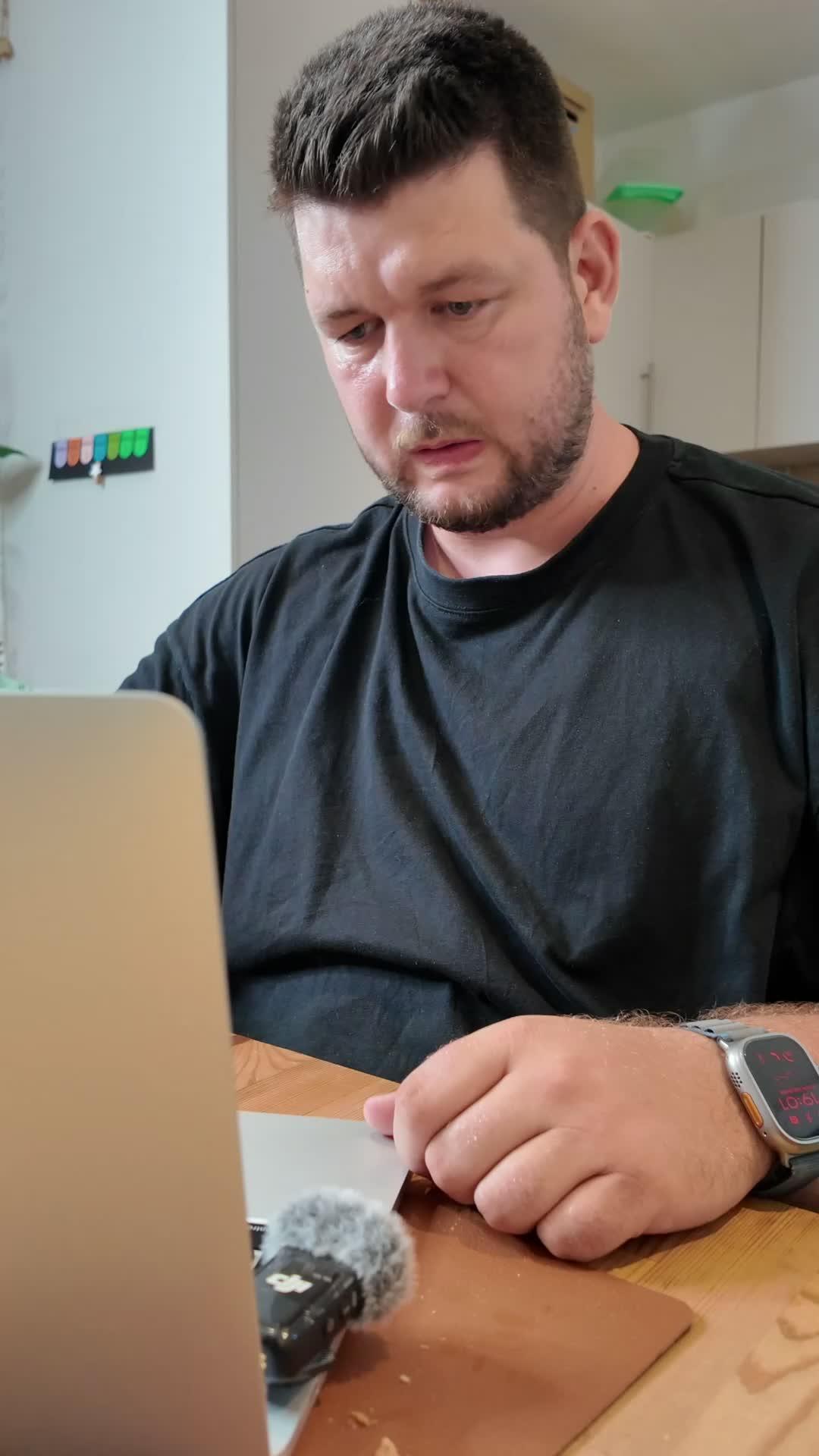 Deine Finanzen versinken im Chaos? Hol dir den Überblick kostenlos zurück mit Finanzguru.